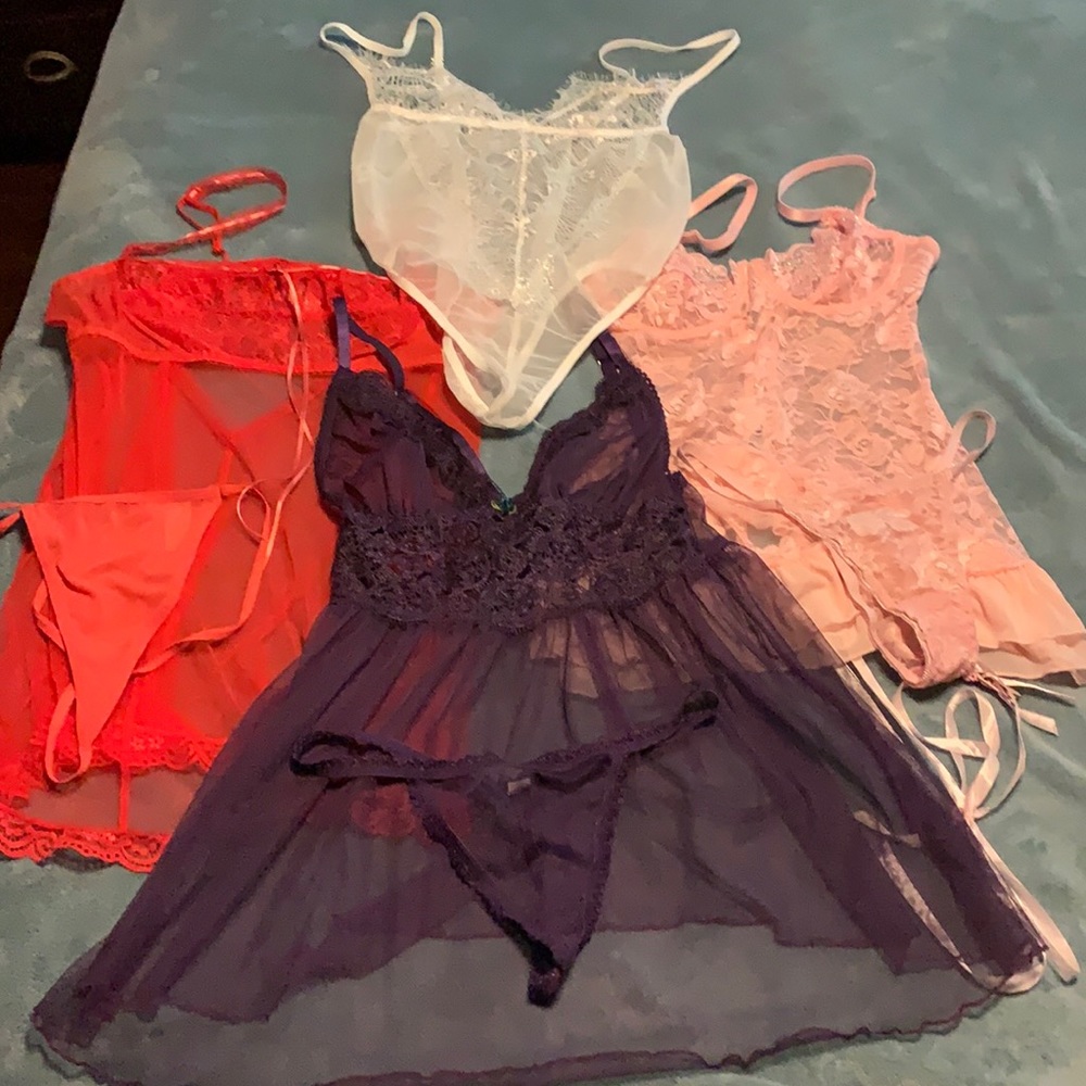Lot of 4, ladies lingerie, size SM/MED